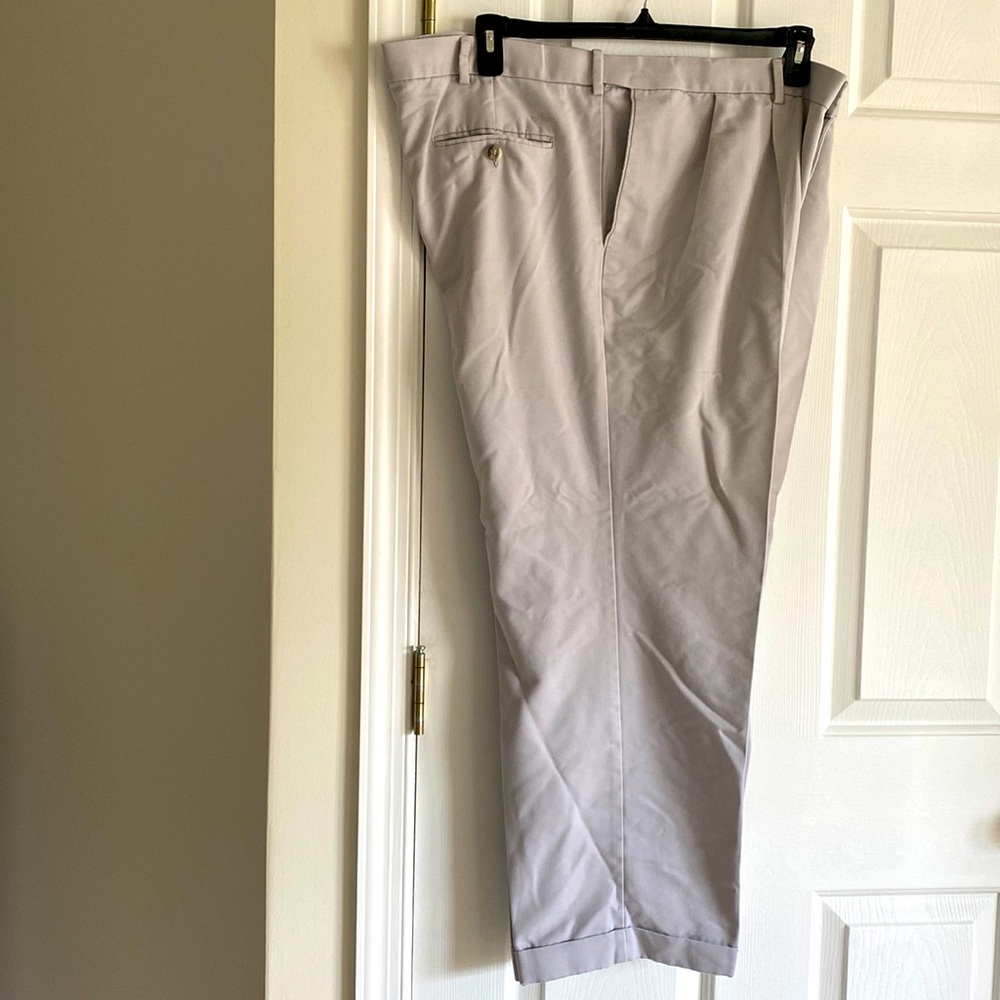 Dockers Men Pleated Front Tan khaki Pants With Extended Waist and Cuff Bottoms